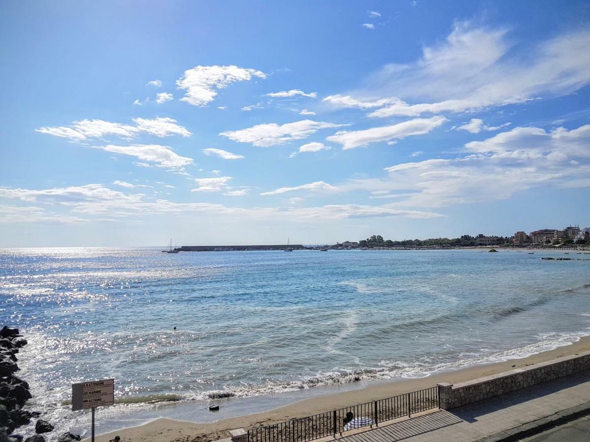 Super Panorama & Astonishing Apartment Seaview Джардіні-Наксос Екстер'єр фото